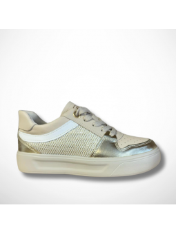 Złote buty sportowe...