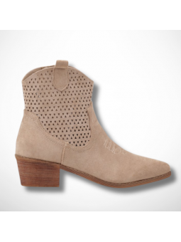 Beżowe botki na niskim...