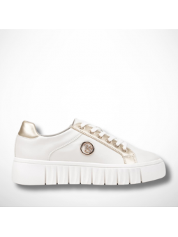 Białe buty sportowe...