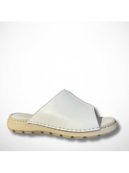 Białe klapki z naturalnej...