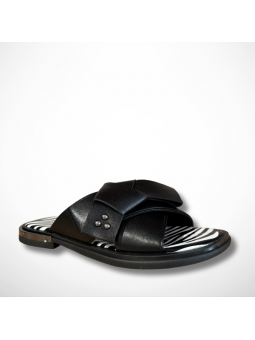 Czarne klapki skórzane na...