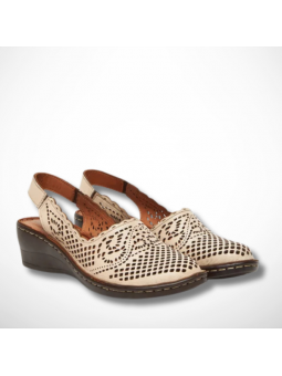 Beżowe sandały skórzane...