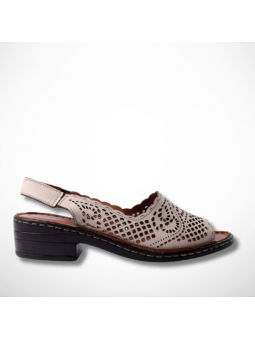 Beżowe sandały ażurowe...