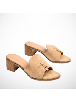 Beżowe klapki z ozdobą na...