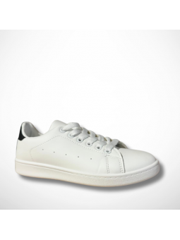 Białe buty sportowe -...