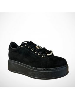 Czarne buty sportowe...