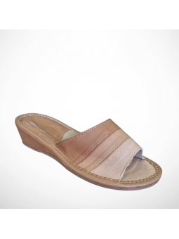 Beżowe kapcie domowe...