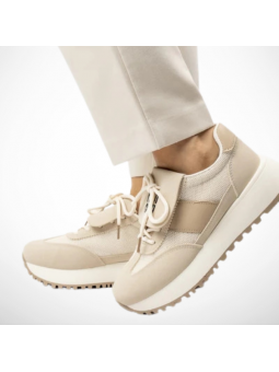 Beżowe buty sportowe...