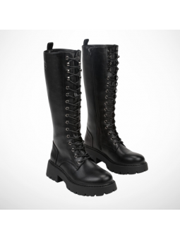 Czarne kozaki typu workery...