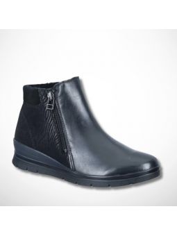 Czarne skórzane botki...