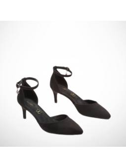 Czarne czółenka na szpilce...