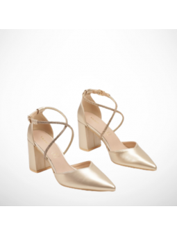 Złote czółenka ozdobione...