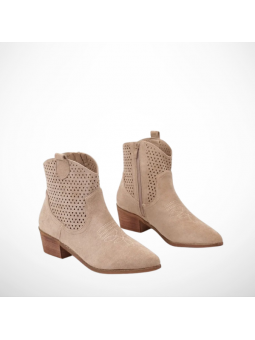 Beżowe ażurowe botki...