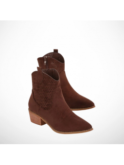 Brązowe ażurowe botki...