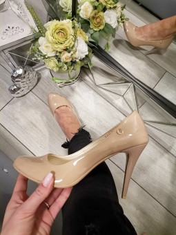 Beżowe szpilki damskie...