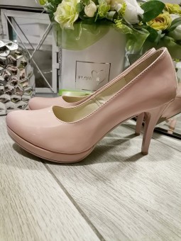 Różowe szpilki lakierowane...