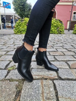 Czarne botki  damskie...