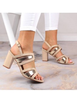 Beżowe sandały na słupku...