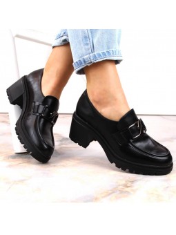 Czarne półbuty Vinceza...