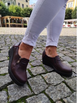 Bordowe skórzane półbuty...