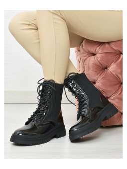 Czarne botki ze skarpetą na...