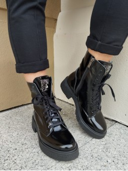 Czarne skórzane lakierowane...