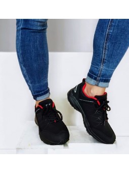 Czarne buty sportowe...