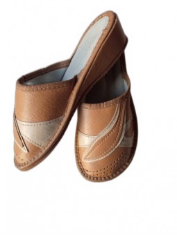 Beżowe kapcie domowe...