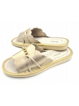 Złote kapcie domowe...