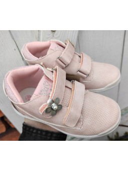 Różowe buty sportowe...