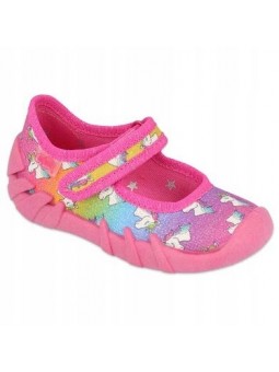 Różowe kapcie typu...