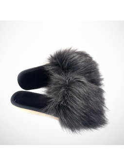 Szare kapcie domowe z...