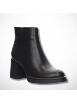 Czarne botki skórzane na...