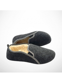 Popielate kapcie męskie...